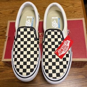 Men’s Vans checkerboard Slip on Pro new in the box 10M